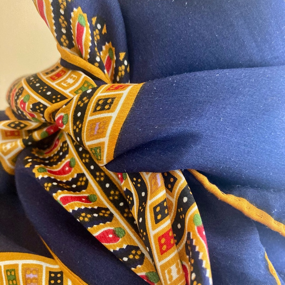 SINGAPORE Airlines vintage silk scarf - Picture 5 of 9